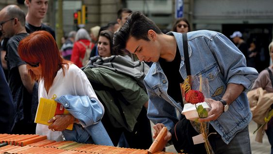 imagen de Sant Jordi, una día entre libros, rosas y una leyenda épica imagen de Sant Jordi, una día entre libros, rosas y una leyenda épica