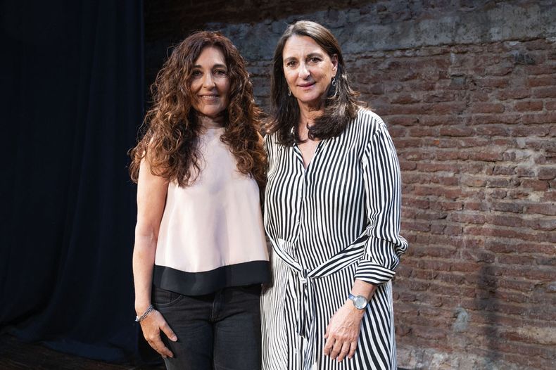 Carmen Morán y directora de Espacio Teatro María Filippi