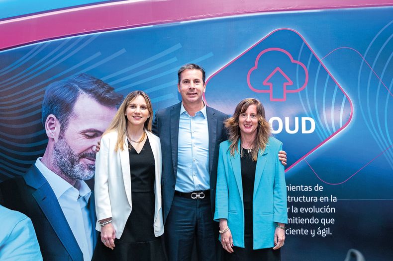 De Telefónica Movistar Uruguay: directora de B2B Valentina Lamas, presidente José Luis Aiello y directora de Asuntos Públicos Leticia Lago