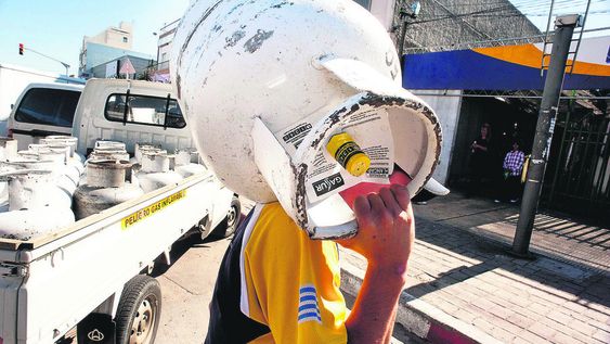 Las garrafas, un mercado polémico. Foto: Ricardo Antúnez / adhocFOTOS Las garrafas, un mercado polémico. Foto: Ricardo Antúnez / adhocFOTOS