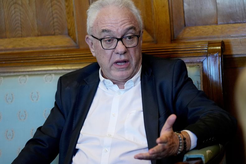 Mario Lubetkin en el Palacio Legislativo en Montevideo