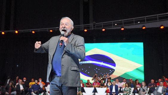 La mayoría de las encuestas indican que Lula, quien abrió la llamada “marea rosa” volverá a gobernar Brasil. Foto: Evaristo Sa / AFP La mayoría de las encuestas indican que Lula, quien abrió la llamada “marea rosa” volverá a gobernar Brasil. Foto: Evaristo Sa / AFP