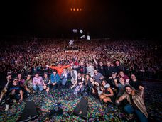 fiesta ¡fa!, de mex urtizberea, propuso una grilla sorpresa de grandes artistas que hizo explotar el teatro de verano fiesta ¡fa!, de mex urtizberea, propuso una grilla sorpresa de grandes artistas que hizo explotar el teatro de verano