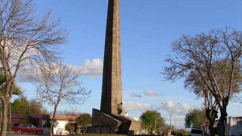 Obelisco de la ciudad de Treinta y Tres