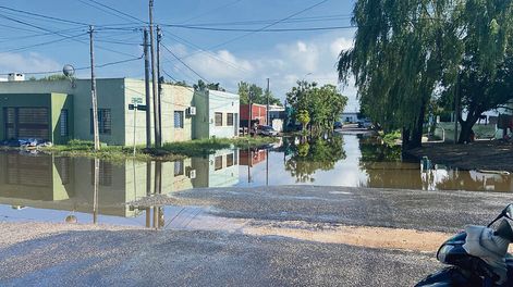 Inundación en San José de Mayo. Foto: Gentileza Lorena Saavedra