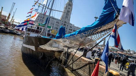 El Capitán Miranda en el Puerto de Montevideo, previo a su partida el año pasado. Foto: Mauricio Zina, adhocFOTOS