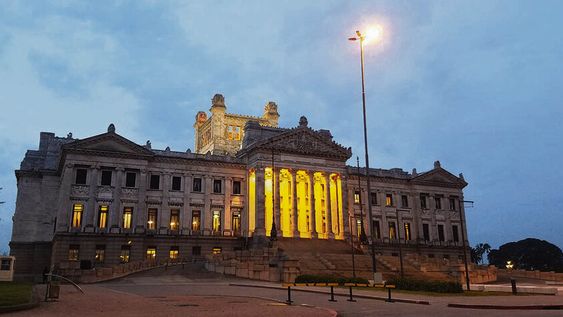 El Parlamento estudia el proyecto de Rendición de Cuentas del Poder Ejecutivo. Foto: Agro de Búsqueda El Parlamento estudia el proyecto de Rendición de Cuentas del Poder Ejecutivo. Foto: Agro de Búsqueda