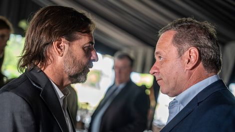 Luis Lacalle Pou y Álvaro Delgado durante el acto por el inicio de operaciones del Ferrocarril Central en la Estación Cardal en Florida. Foto: Mauricio Zina