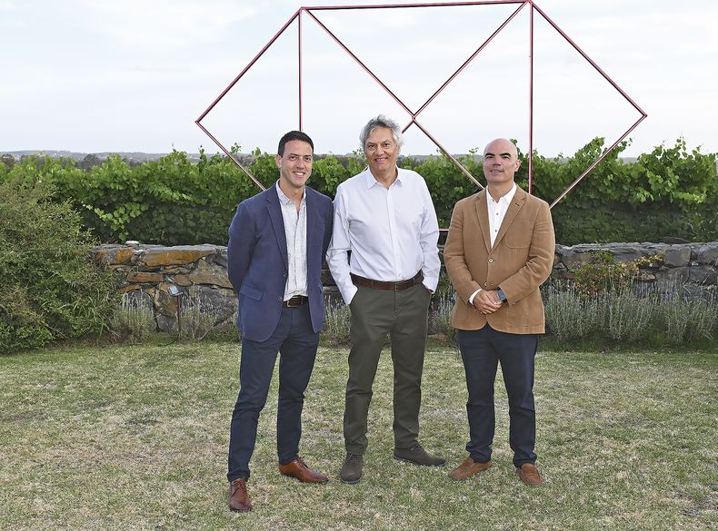 De HSBC: CFO Joaquín Squizano, presidente y CEO Constantino Gotsisy gerente de Banca Persona José Miranda.