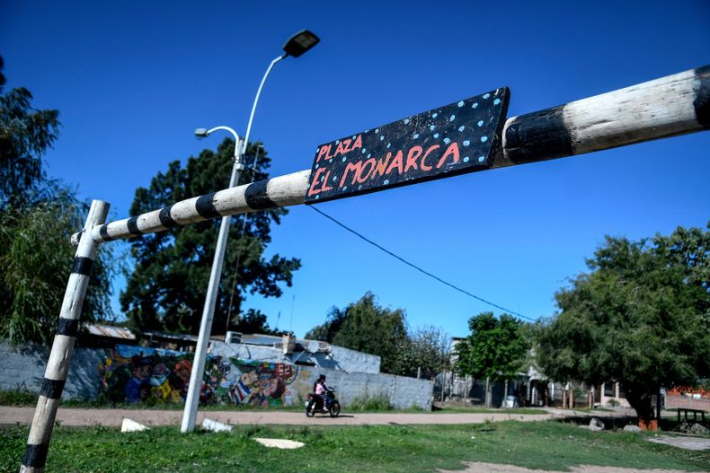 Información-Entrada Barrio El Monarca-Calvelo-adhoc