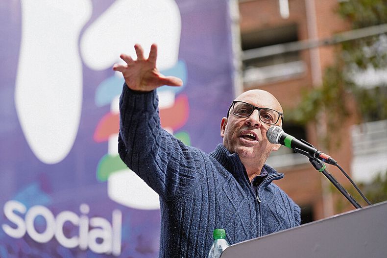 Presidente del PIT-CNT, Marcelo Abdala, durante el acto del Día de los Trabajadores. Foto: Javier Calvelo, adhocFOTOS