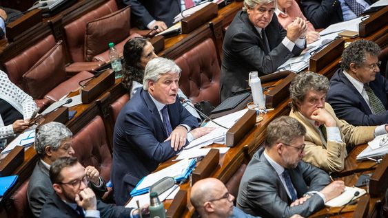 Canciller Francisco Bustillo expone durante la interpelación del 3 de octubre. Foto: Mauricio Zina / adhocFOTOS Canciller Francisco Bustillo expone durante la interpelación del 3 de octubre. Foto: Mauricio Zina / adhocFOTOS