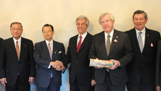 imagen de Vázquez toma distancia de los “populismos” en su gira, buscando conquistar inversores imagen de Vázquez toma distancia de los “populismos” en su gira, buscando conquistar inversores