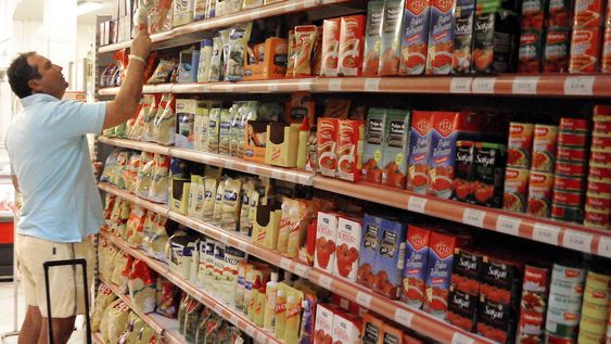 La participación de las cadenas de supermercados en las ventas de alimentos y bebidas cayó en los últimos años, según la gremial del sector
