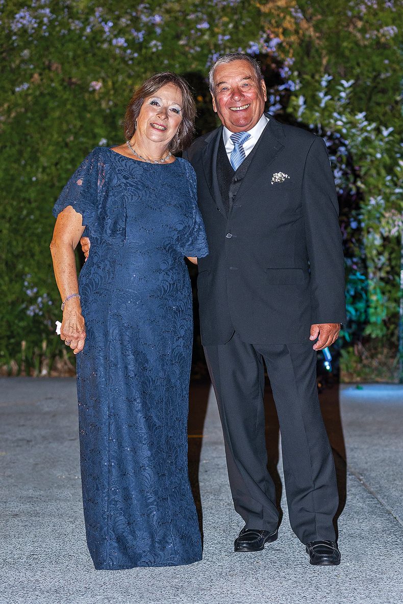 Los padrinos del novio Beatriz Nogara y Raúl Lerena