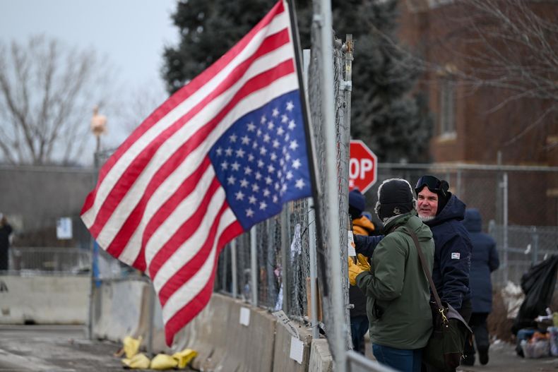 Manifestantes protestan contra ICE en Minneapolis, Minnesota.