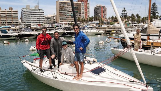 Enrique Schickendantz, Nicolás Parodi, Pedro Garra y Juan Ignacio Regusci, en el barco ANB