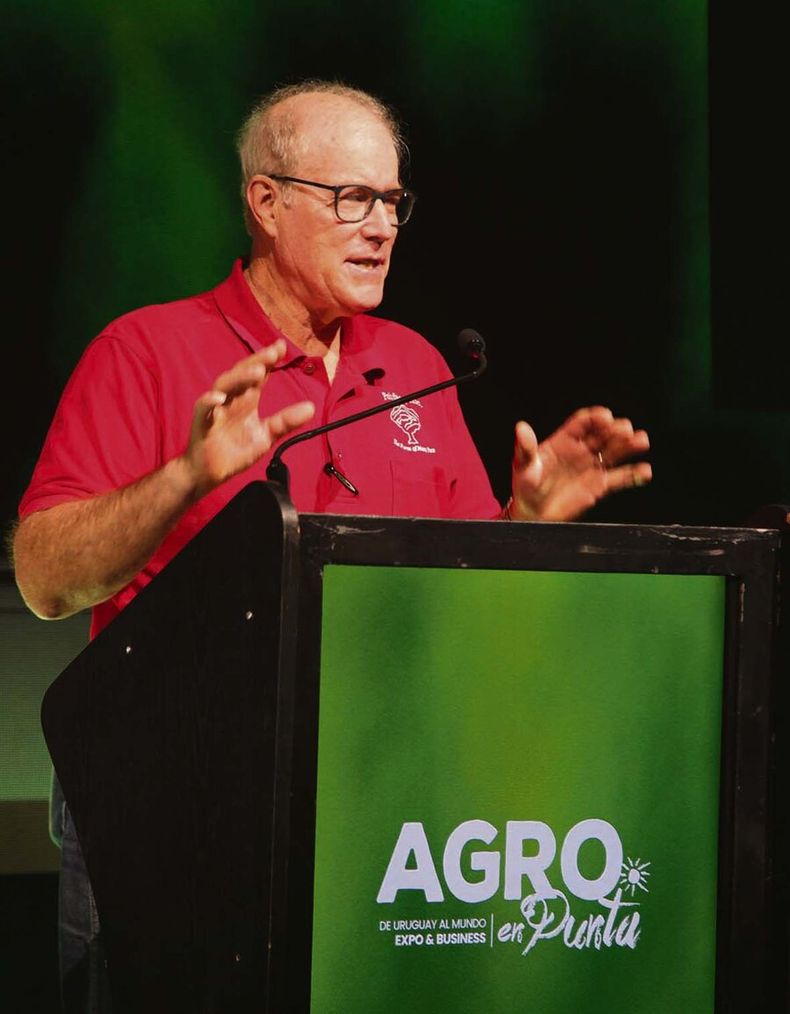 El productor Joel Salatin durante su conferencia en Punta del Este