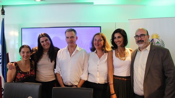 Teresa Sastre, Victoria Cros, Yamandú Orsi, Estela Delgado, Fernanda Souza y Alejandro Nario Teresa Sastre, Victoria Cros, Yamandú Orsi, Estela Delgado, Fernanda Souza y Alejandro Nario
