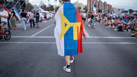 Militantes del Frente Amplio tras conocer los resultados del balotaje
