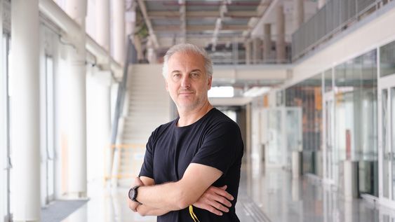 Juan Chacón durante la entrevista con Búsqueda Juan Chacón durante la entrevista con Búsqueda