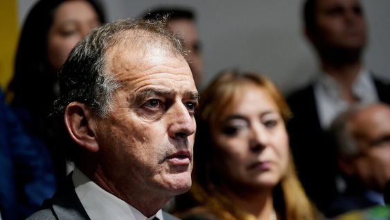 Guido Manini Ríos e Irene Moreira durante un acto en la sede de Cabildo Abierto en Montevideo. Foto: Javier Calvelo / adhocFOTOS Guido Manini Ríos e Irene Moreira durante un acto en la sede de Cabildo Abierto en Montevideo. Foto: Javier Calvelo / adhocFOTOS