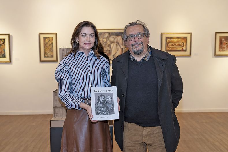 Directora del Espacio Cultural Edificio Artigas Roxana Pallotta y cocurador de la muestra Oscar Larroca.
