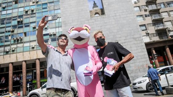La Metro-Goldwyn-Mayer intimó a que se deje de usar a la pantera Rosa. Foto: Javier Calvelo, adhocFOTOS La Metro-Goldwyn-Mayer intimó a que se deje de usar a la pantera Rosa. Foto: Javier Calvelo, adhocFOTOS