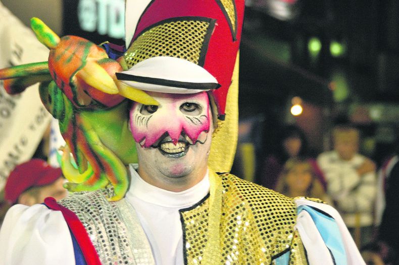 imagen de Entre palos a políticos y elogios a la militancia frenteamplista, el Carnaval concentra sus dardos en Cabildo Abierto y Lacalle Pou
