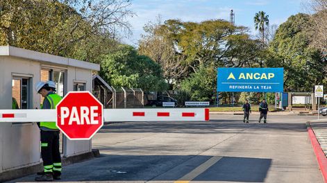 La parada de la refinería de La Teja influyó en los números del ejercicio. Foto: Mauricio Zina, adhocFOTOS