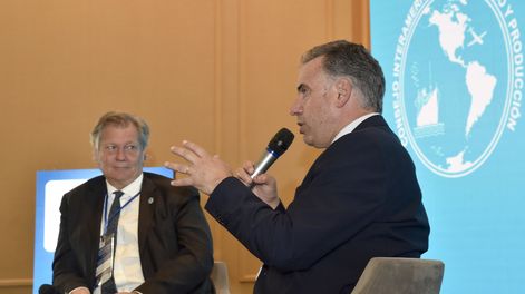 Yamandú Orsi entrevistado por el presidente del Consejo Interamericano de Comercio y Producción, Marcos Pereda&nbsp;