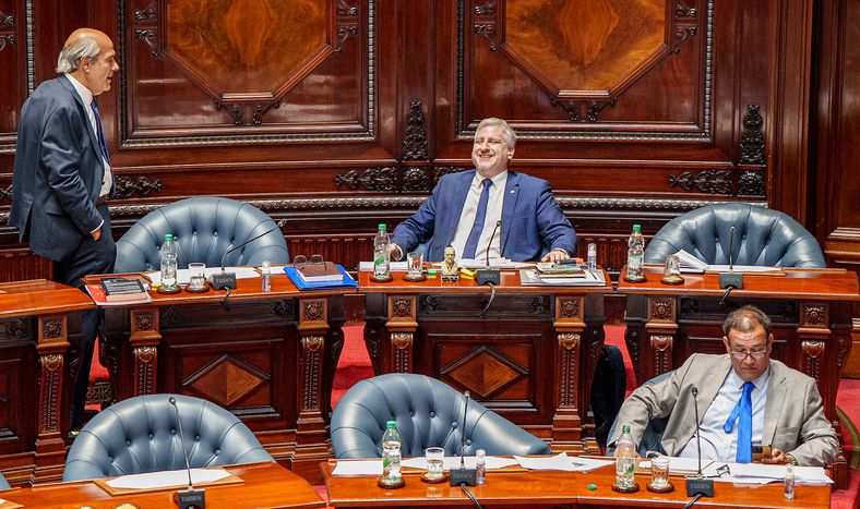 Legisladores blancos durante el debate para una declaración conjunta sobre la situación en Venezuela.
