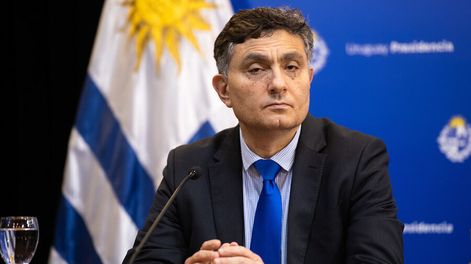 Isaac Alfie durante una conferencia de prensa en Torre Ejecutiva. Foto: Santiago Mazzarovich / adhocFOTOS