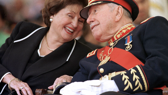 Augusto Pinochet y su esposa, Lucía Hiriart