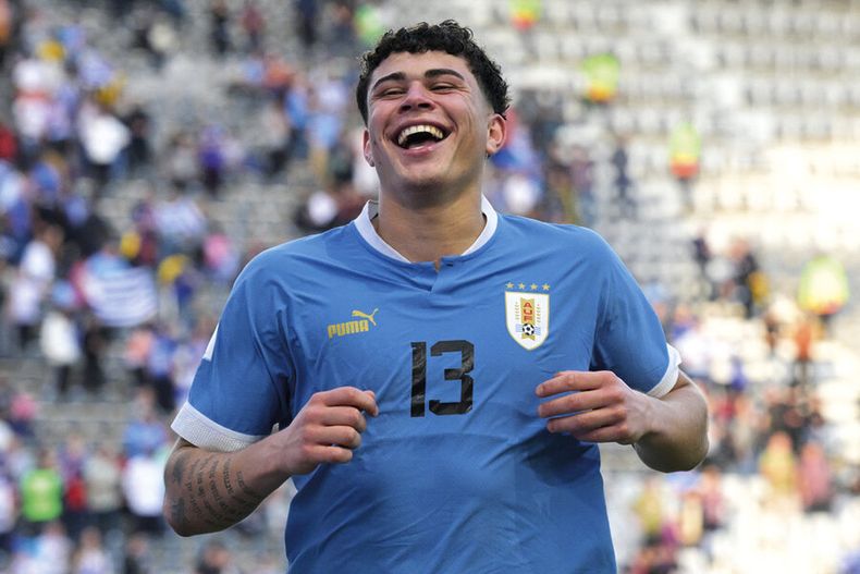Alan Matturro, una de las últimas figuras que produjo el fútbol uruguayo, debutará en la primera división de Italia con el Genoa. Foto: AFP / Juan Mabromata