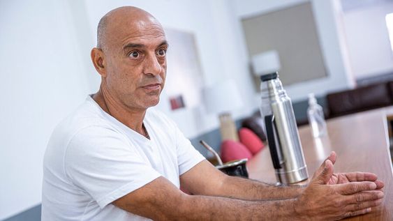 Marcelo Abdala durante la entrevista con Búsqueda. Fotos: Mauricio Zina / adhocFOTOS Marcelo Abdala durante la entrevista con Búsqueda. Fotos: Mauricio Zina / adhocFOTOS