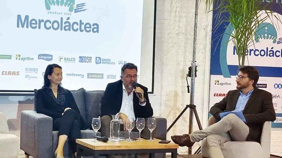 La ministra interina de Relaciones Exteriores, Valeria Csukasi; el ministro interino de Ganadería, Agricultura y Pesca, Matías Carámbula; y el director nacional de Industria, Adrián Míguez en Mercoláctea Uruguay La ministra interina de Relaciones Exteriores, Valeria Csukasi; el ministro interino de Ganadería, Agricultura y Pesca, Matías Carámbula; y el director nacional de Industria, Adrián Míguez en Mercoláctea Uruguay