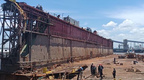 La plataforma del ex dique Tsakos se remolcó y terminó de desguazar en la terminal de Capurro