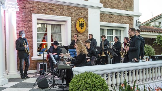 En la celebración de la unidad alemana se presentó la Big Hib Band En la celebración de la unidad alemana se presentó la Big Hib Band