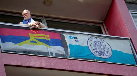 Balcón de un edificio en la rambla del Parque Rodó en Montevideo