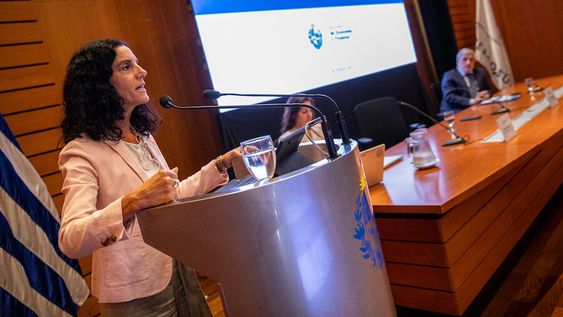 La ministra Arbeleche hizo balance de los números fiscales. Foto: Mauricio Zina / adhocFOTOS La ministra Arbeleche hizo balance de los números fiscales. Foto: Mauricio Zina / adhocFOTOS