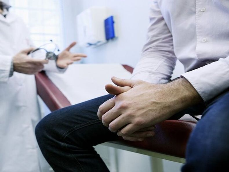 La consulta con el urólogo puede prevenir más que el cáncer de próstata, según el presidente de la Sociedad Uruguaya de Urología