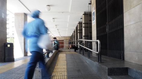 imagen de Montevideo tendrá parques y baños públicos accesibles, rampas para ingresar a las playas, obras de teatro con audios descriptivos y folletería en Braille