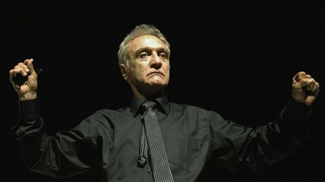 Búsqueda | Julio Calcagno en Las traquinias, con la Comedia Nacional, en 2006. Foto: Gustavo Castagnello