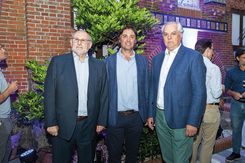 Presidente de la Confederación de Cámaras Empresariales del Uruguay Juan Martínez Escrich, Pablo Patetta y Daniel Menéndez. Fotos: Valentina Weikert