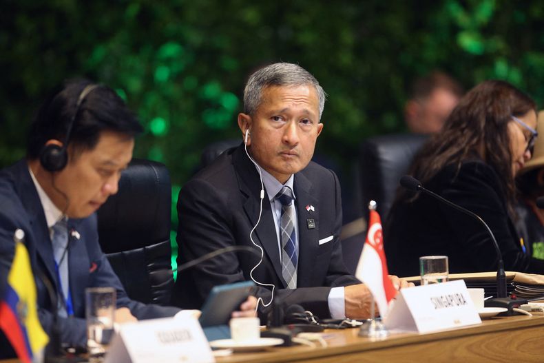 El ministro de Asuntos Exteriores de Singapur, Vivian Balakrishnan, asiste a la reunión de ministros de Asuntos Exteriores durante el primer día de la cumbre del Mercosur en el Museo del Mañana en Río de Janeiro, Brasil, el 6 de diciembre de 2023.