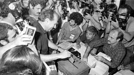 Julio María Sanguinetti. Elecciones nacionales. Escuela y Liceo Elbio Fernández. 25 de noviembre de 1984