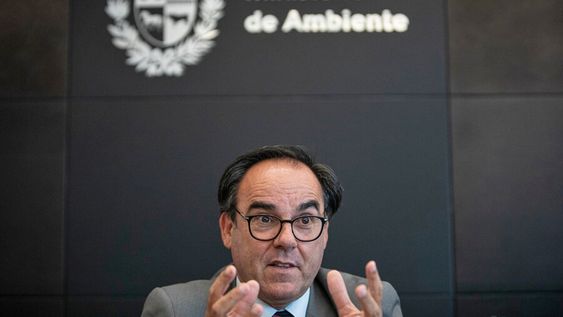 Robert Bouvier en su despacho en el Ministerio de Ambiente. Foto: Mauricio Zina, adhocFOTOS Robert Bouvier en su despacho en el Ministerio de Ambiente. Foto: Mauricio Zina, adhocFOTOS