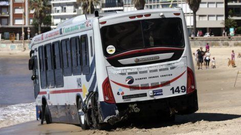 Ómnibus de Cutcsa que chocó en la rambla de Pocitos en octubre de 2024