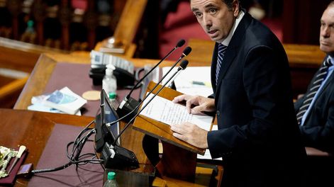 Sebastián Andújar durante la ceremonia de asunción como presidente de Cámara de Diputados. Foto: Javier Calvelo / adhocFOTOS